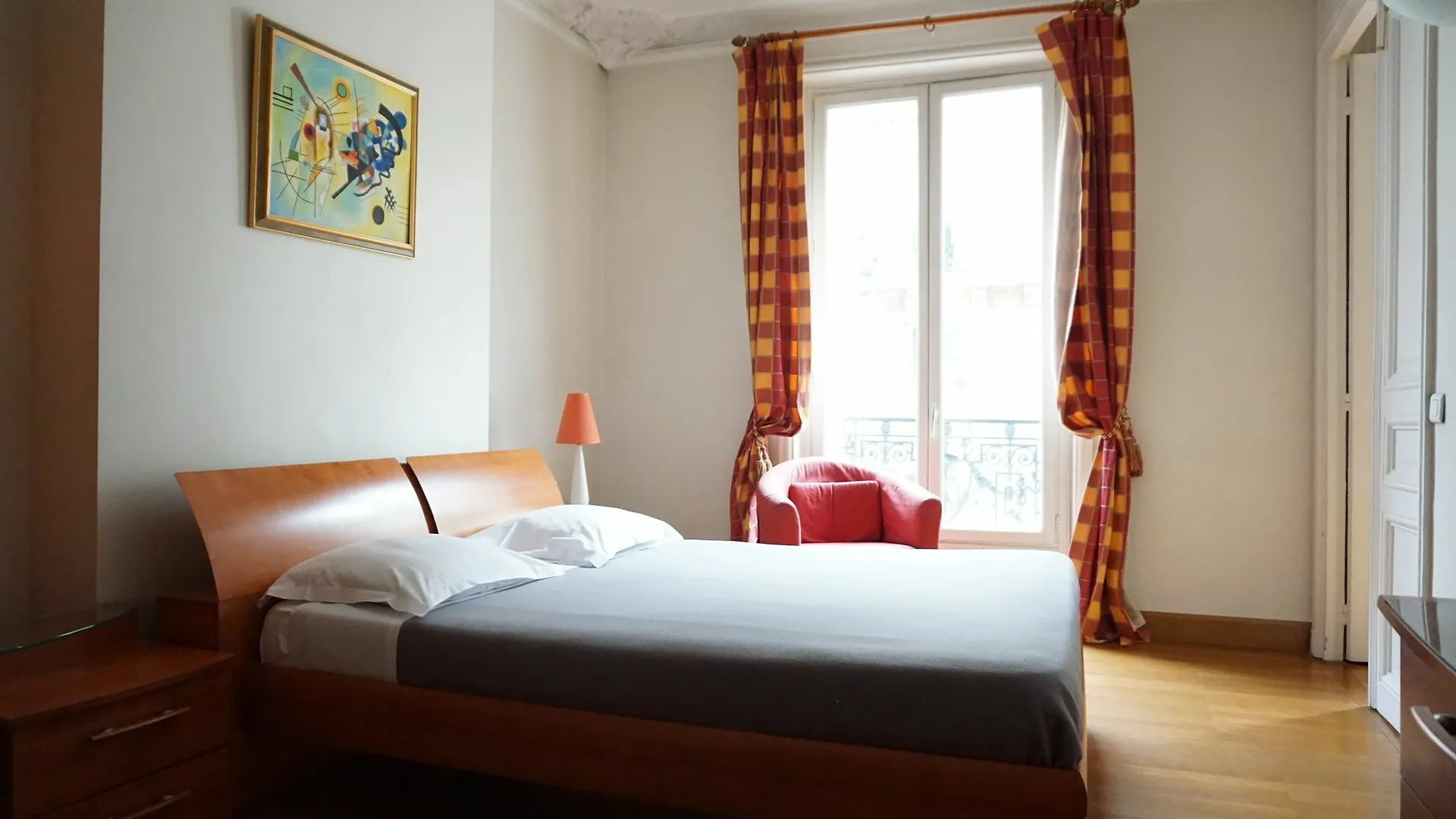 Place Des Etats Unis-5 Pieces-130 M² -paris 16 Lägenhet